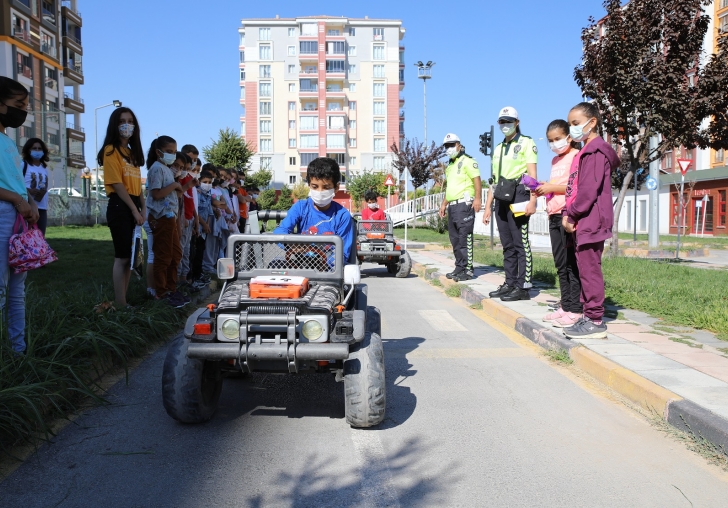 BATTALGAZİ TRAFİK EĞİTİM PARKI, MİNİK ÖĞRENCİLERİ KONUK ETTİ