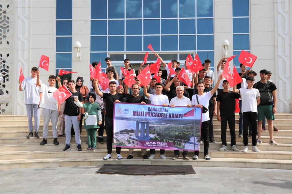 BATTALGAZİLİ GENÇLER MİLLİ MÜCADELE KAMPINA UĞURLANDI