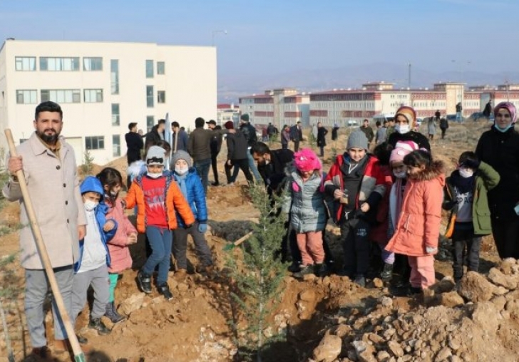 Betül Dürgen Hatıra Ormanına 250 fidan 