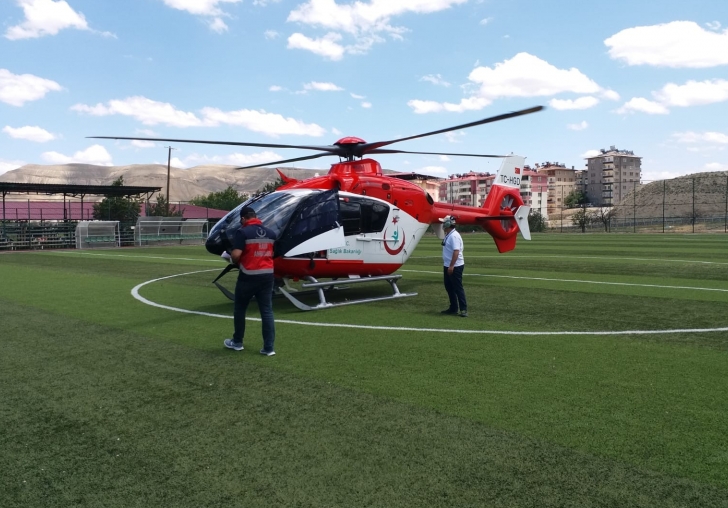 Beyin Kanaması Geçiren Vatandaş, Helikopterle Hastaneye Götürüldü 