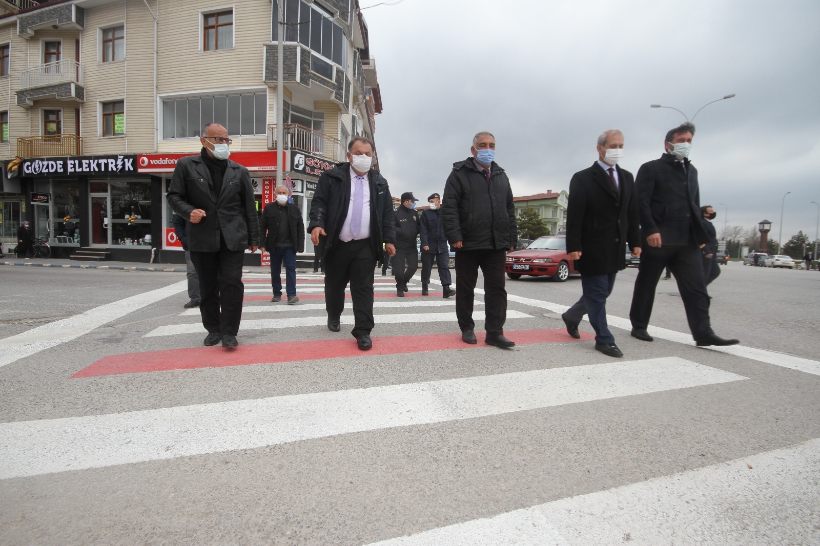 Beyşehir´de yaya geçitleri kırmızıya boyadı
