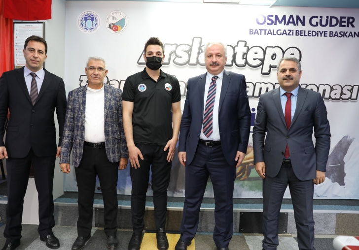 BİLARDO ŞAMPİYONASININ AÇILIŞINI BAŞKAN GÜDER GERÇEKLEŞTİRDİ