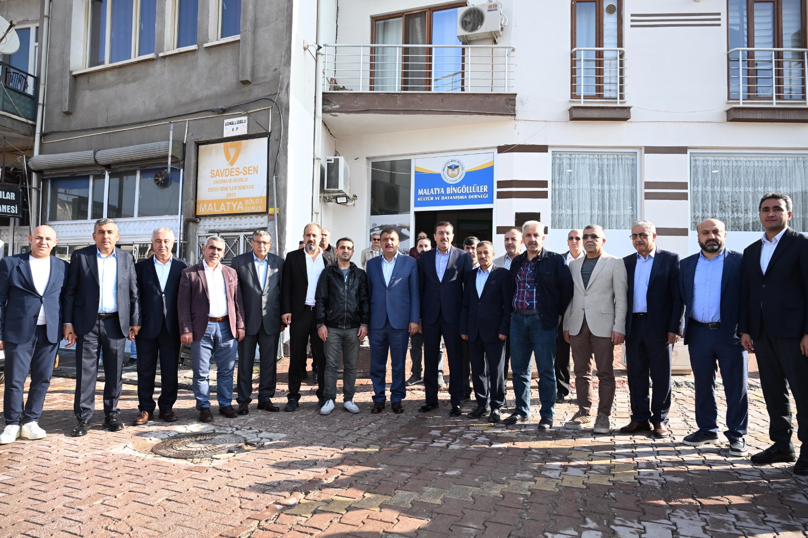 Bingöllüler Kültür ve Dayanışma Derneğini ziyaret eden Başkan Gürkan,