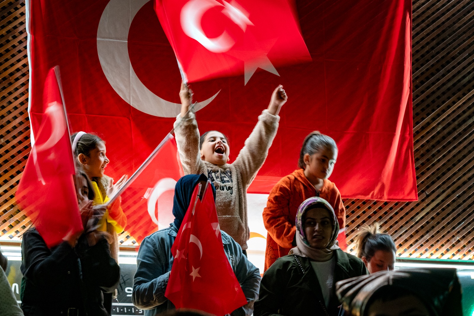 BİNLERCE MALATYALI KORTEJ YÜRÜYÜŞÜNE VE FENER ALAYINA KATILDI