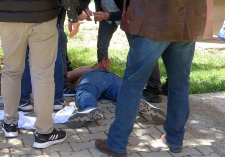 Bir Elinde Kezzap, Bir Elinde Bıçak Vardı..