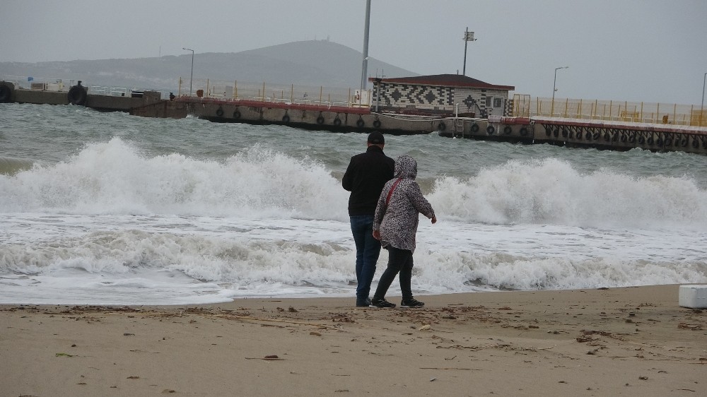 Bozcaada seferlerine fırtına engeli
