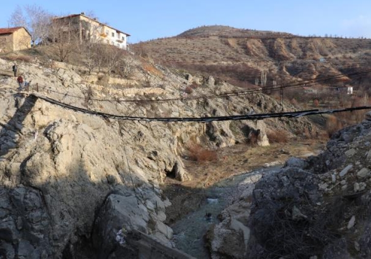 Bu köprüden geçmek yürek ister