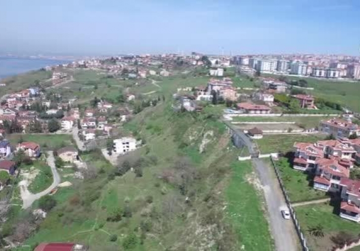 Bu mahalle yaklaşık 112 bin sakiniyle 3 il ve 758 ilçeden daha büyük