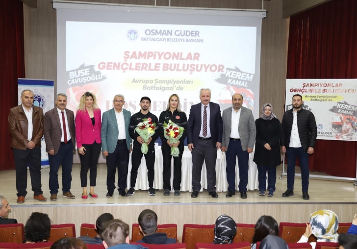 BUDAPEŞTE ŞAMPİYONLARI BATTALGAZİDEKİ GENÇLERLE BULUŞTU