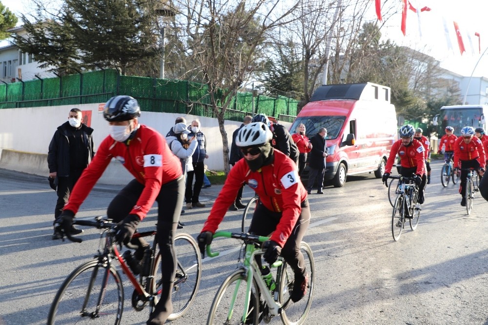 Büyükçekmeceli bisikletçiler Çanakkale şehitleri için pedal çeviriyor
