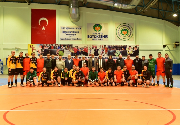 BÜYÜKŞEHİR BELEDİYESİ BİRİMLER ARASI SALON  FUTBOL TURNUVASI BAŞLADI