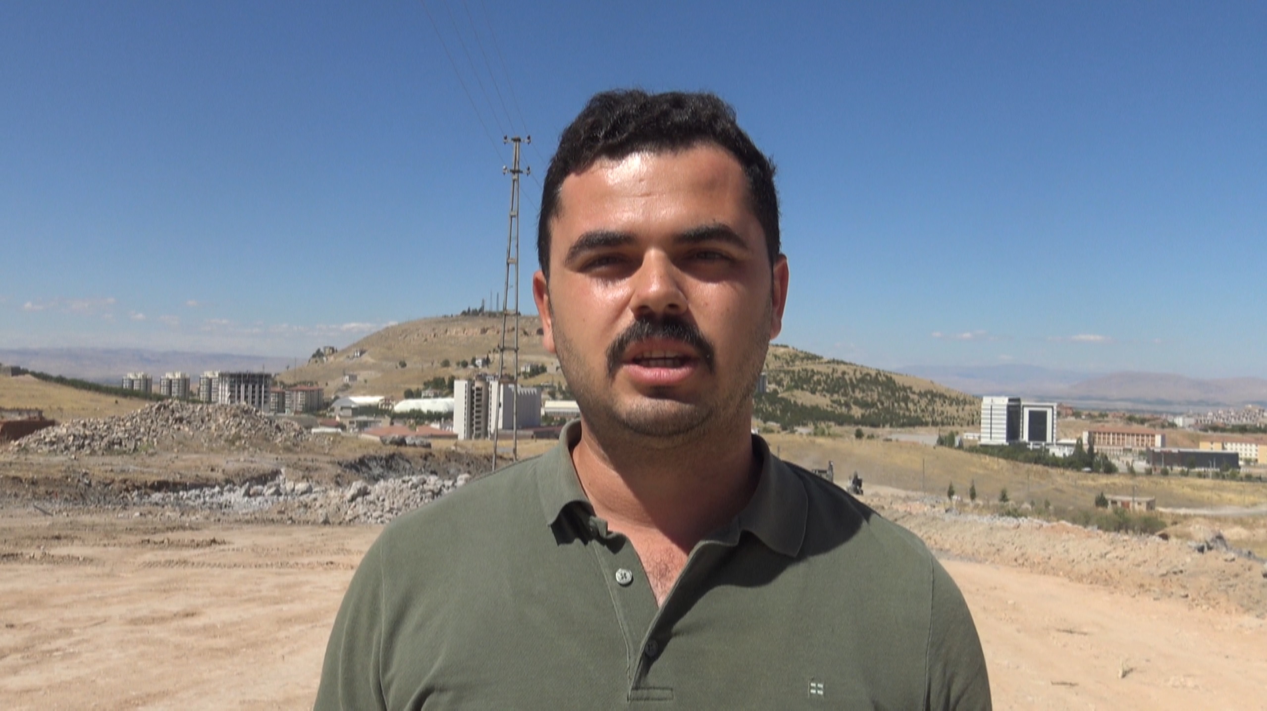 BÜYÜKŞEHİR BELEDİYESİ ÇAMURLU MAHALLESİ’NDE 30 METRELİK YOL AÇIYOR