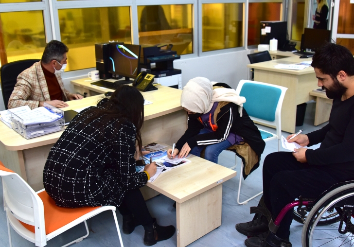 BÜYÜKŞEHİR BELEDİYESİ E-KPSS KURSLARINA DEVAM EDEN 500 ENGELLİ KAMUDA İSTİHDAM EDİLDİ