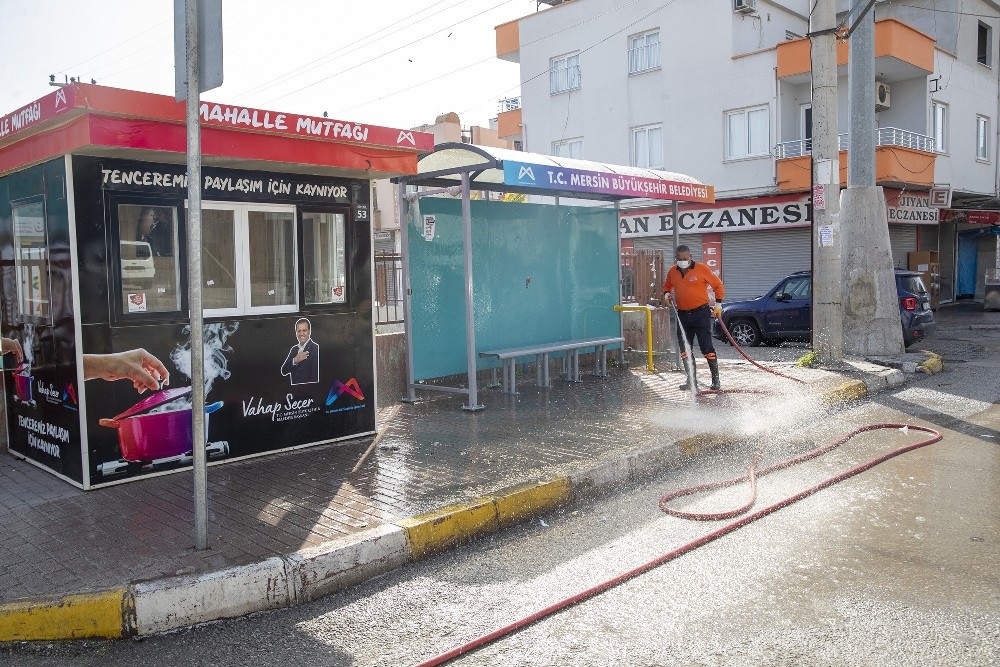 Büyükşehir Belediyesi ekipleri, sokağa çıkma yasağında da çalıştı
