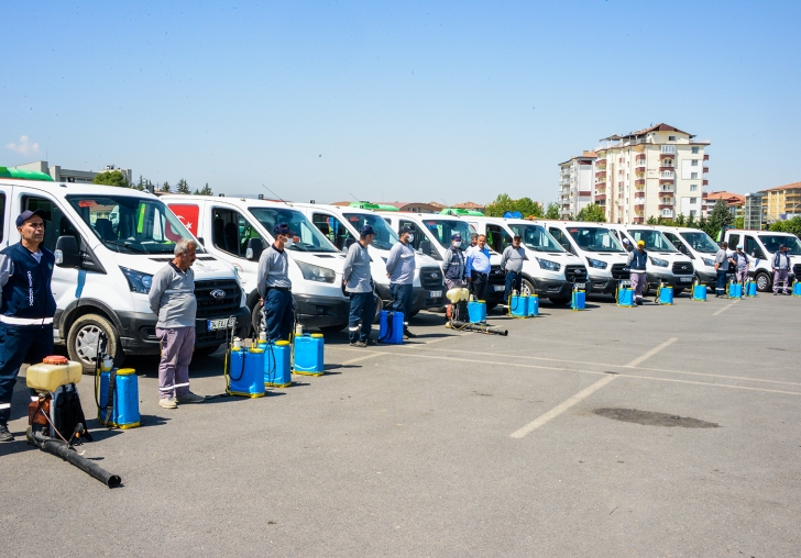 BÜYÜKŞEHİR BELEDİYESİ YAZ DÖNEMİ İLAÇLAMA ÇALIŞMALARINA YOĞUN BİR ŞEKİLDE DEVAM EDİYOR