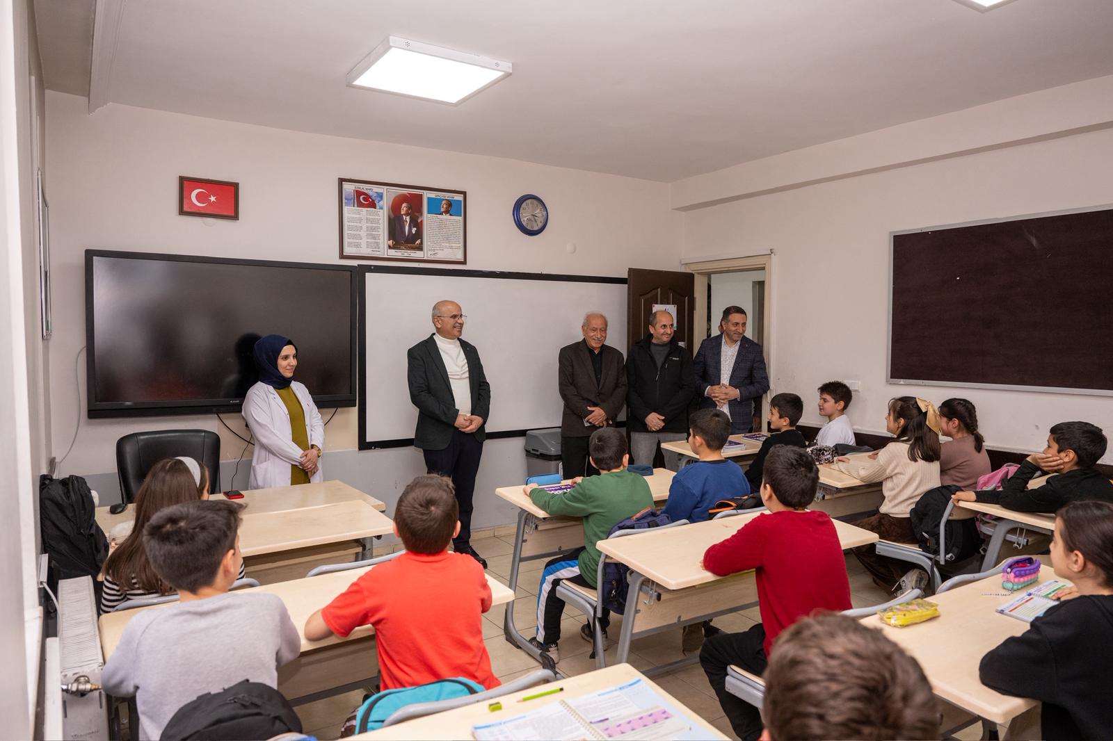 Büyükşehir’den Eğitime Dev Destek: 1400 Öğrenci Geleceğe Hazırlanıyor