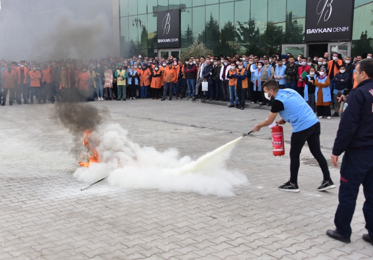 BÜYÜKŞEHİR İTFAİYESİ YANGIN EĞİTİMLERİNİ SÜRDÜRÜYOR