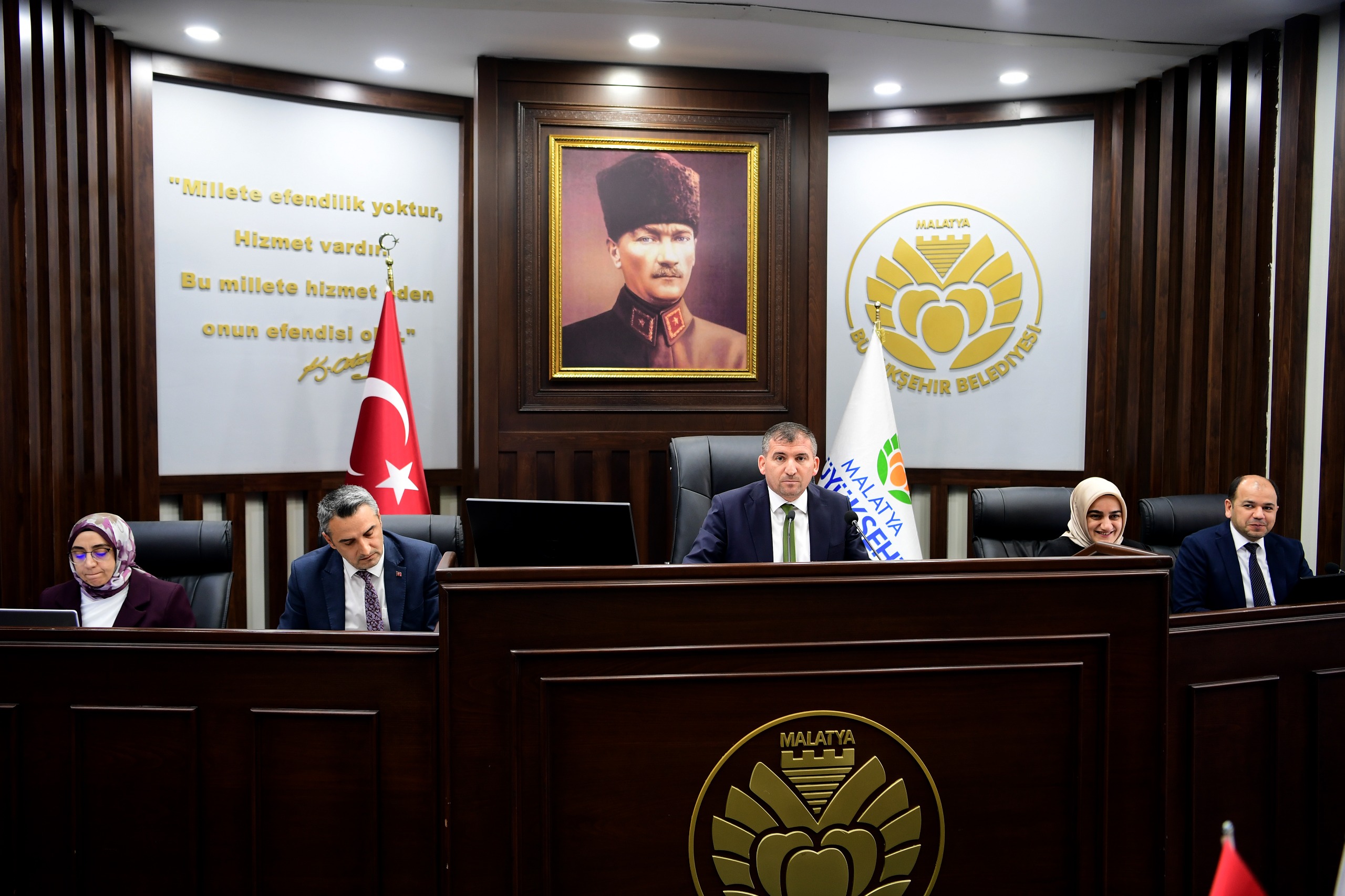 BÜYÜKŞEHİR MECLİSİNDE YENİ DÖNEM: KOMİSYON ÜYELERİ BELİRLENDİ