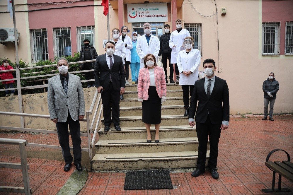 Büyükşehir pandemide canla başla çalışan sağlıkçıların yanında
