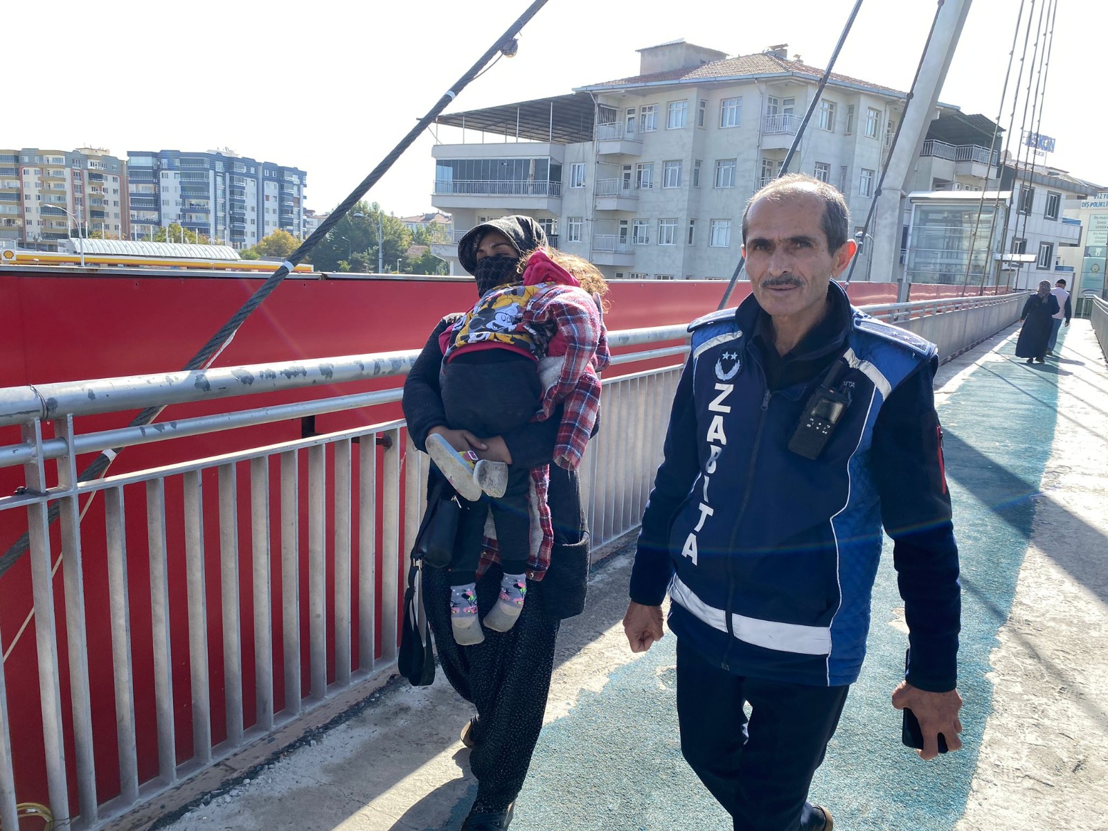 BÜYÜKŞEHİR ZABITA EKİPLERİ DİLENCİLERE GÖZ AÇTIRMIYOR