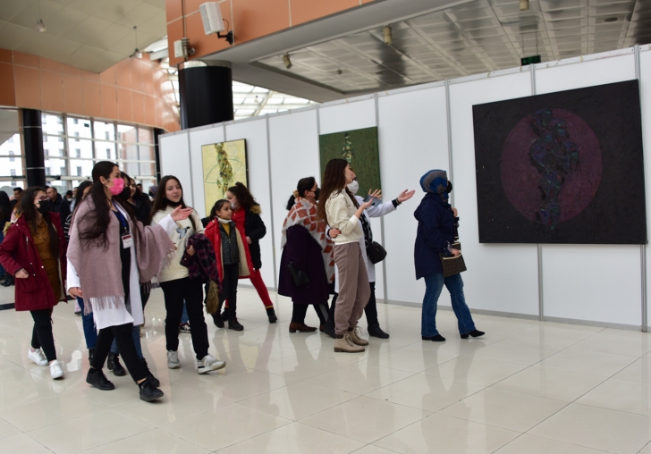 ÇAĞDAŞ SANAT SERGİSİ SANATSEVERLERLE BULUŞTU