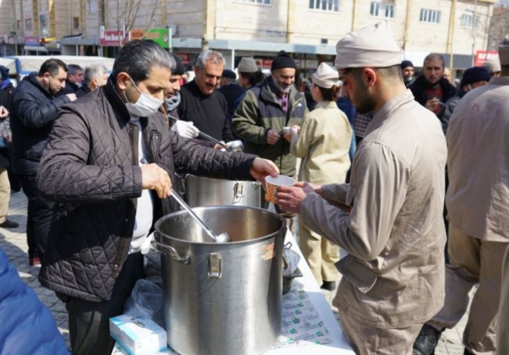 Cami Cemaatine Çanakkale Menüsü İkram Edildi