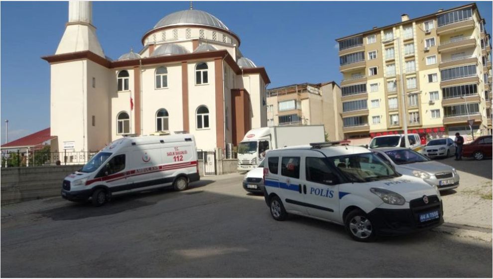 Cami Tuvaletinde Ölü Bulundu