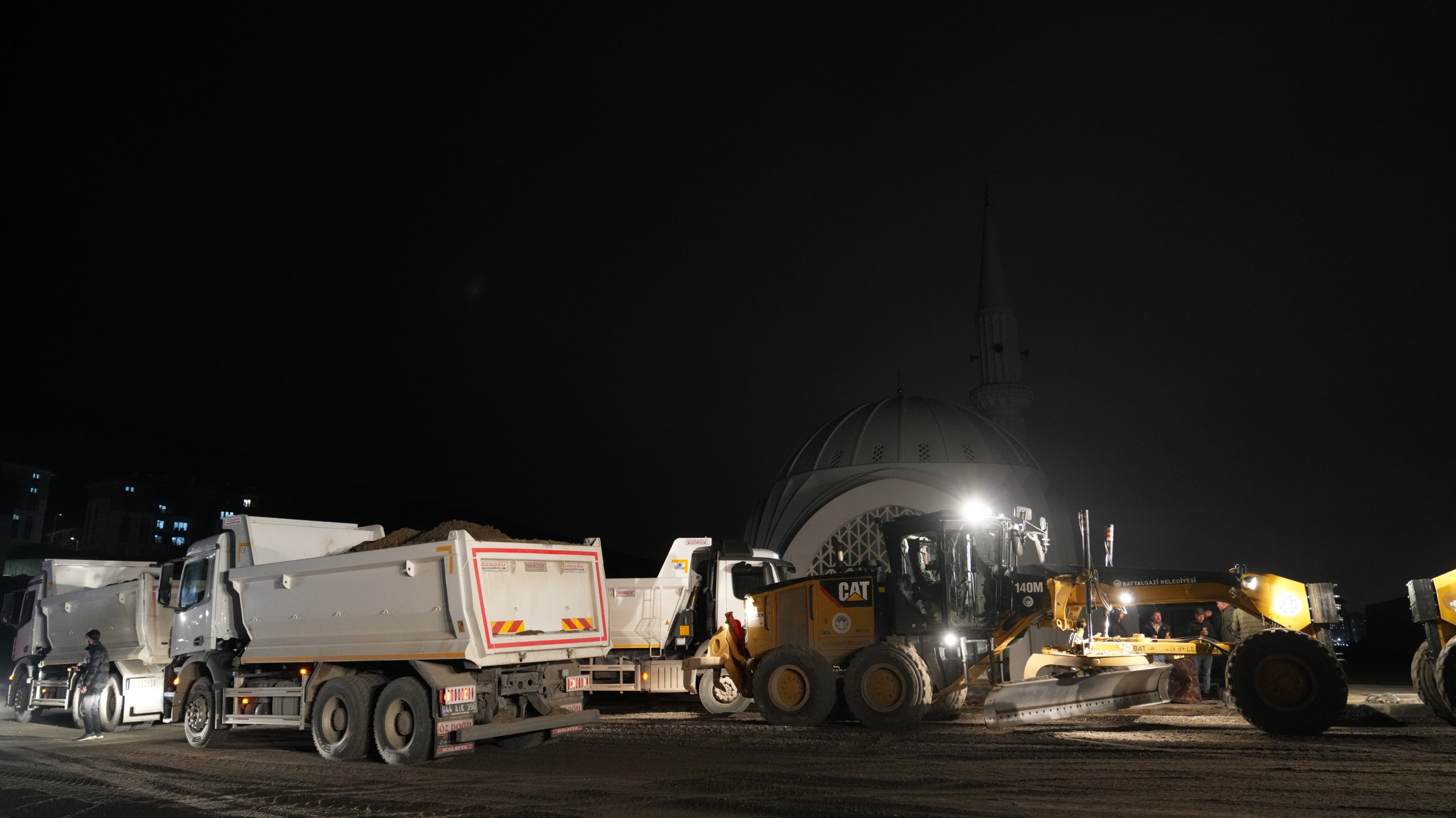 Çamurlu TOKİ’de Ulaşım Engelleri Kalktı: Cami Çevresi Yenilendi