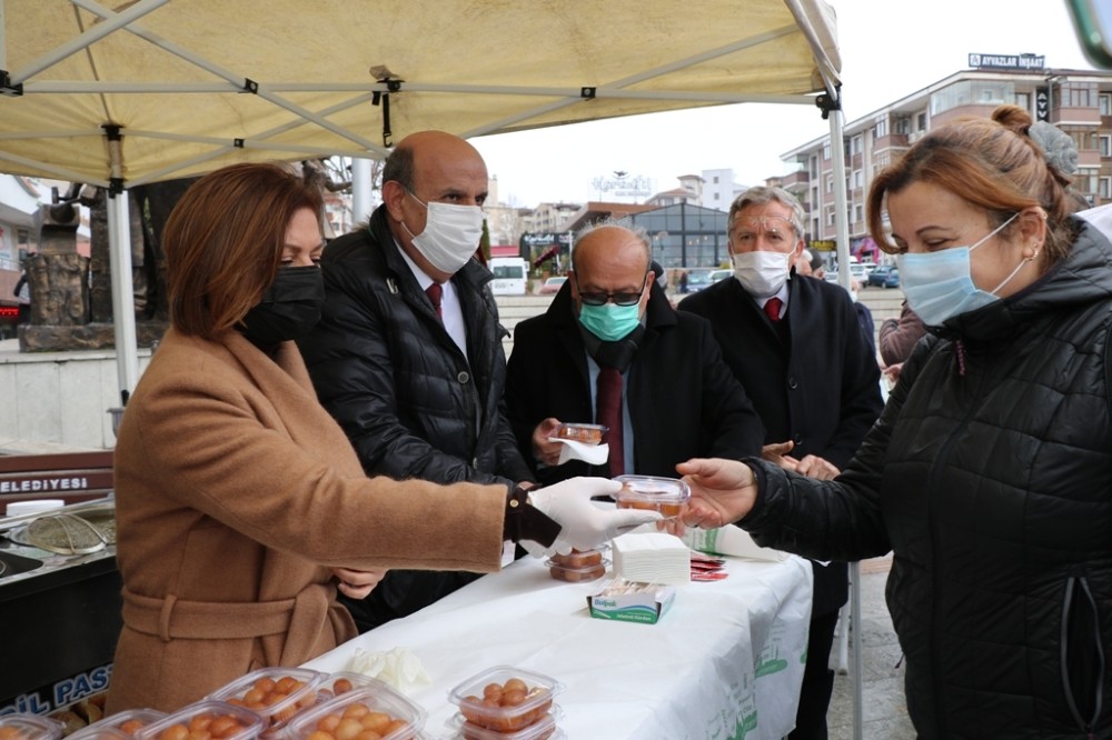 Çanakkale şehitleri için lokma dağıtıldı
