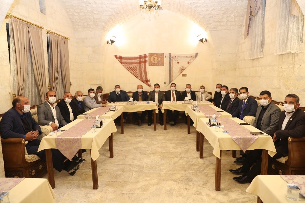 Canpolat muhtarlarla bir araya geldi
