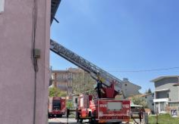 Çatı yangınında bir kişi yaralandı