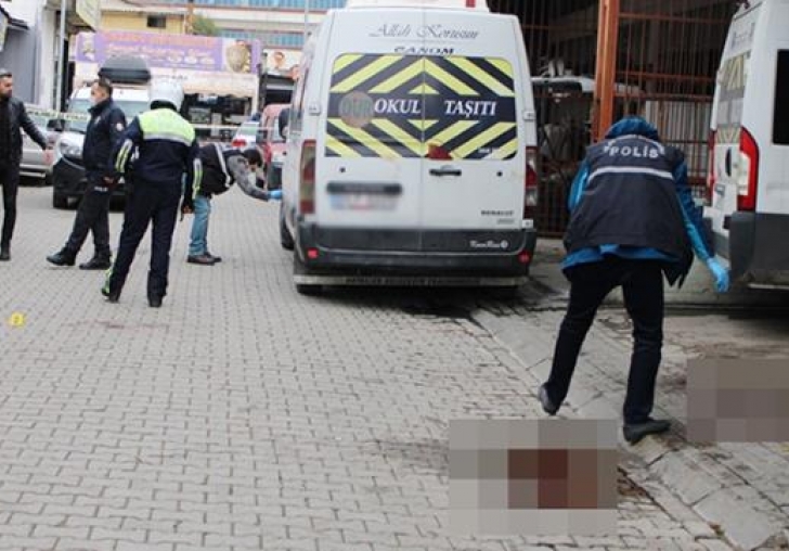 Çay ocağında 'çayı niye eksik getirdin' kavgası, bıçaklı saldırıya dönüştü: İşletmeci baba-oğul ölümün eşiğinde