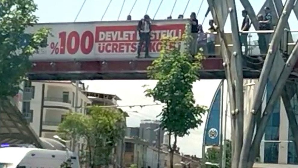Çevre Yolu'ndaki Üst Geçitte İntihara Kalkıştı
