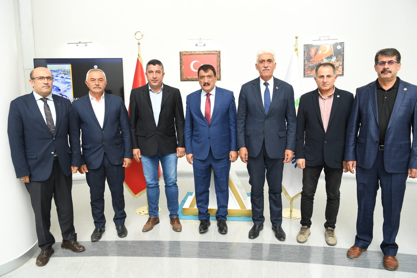 ÇİFTÇİMİZİ KALKINDIRACAK HİZMETLERİMİZE ÖNEM VERİYORUZ