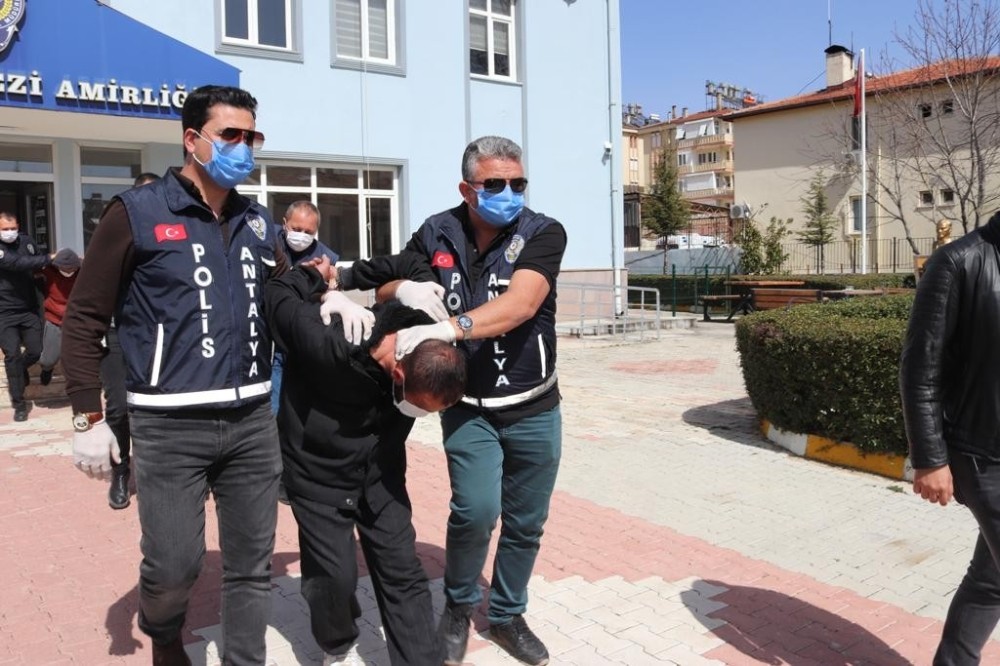 Çifte cinayet zanlıları adliyeye sevk edildi

