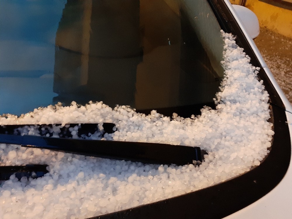 Cizre´de birlikte aniden bastıran dolu hayatı olumsuz etkiledi
