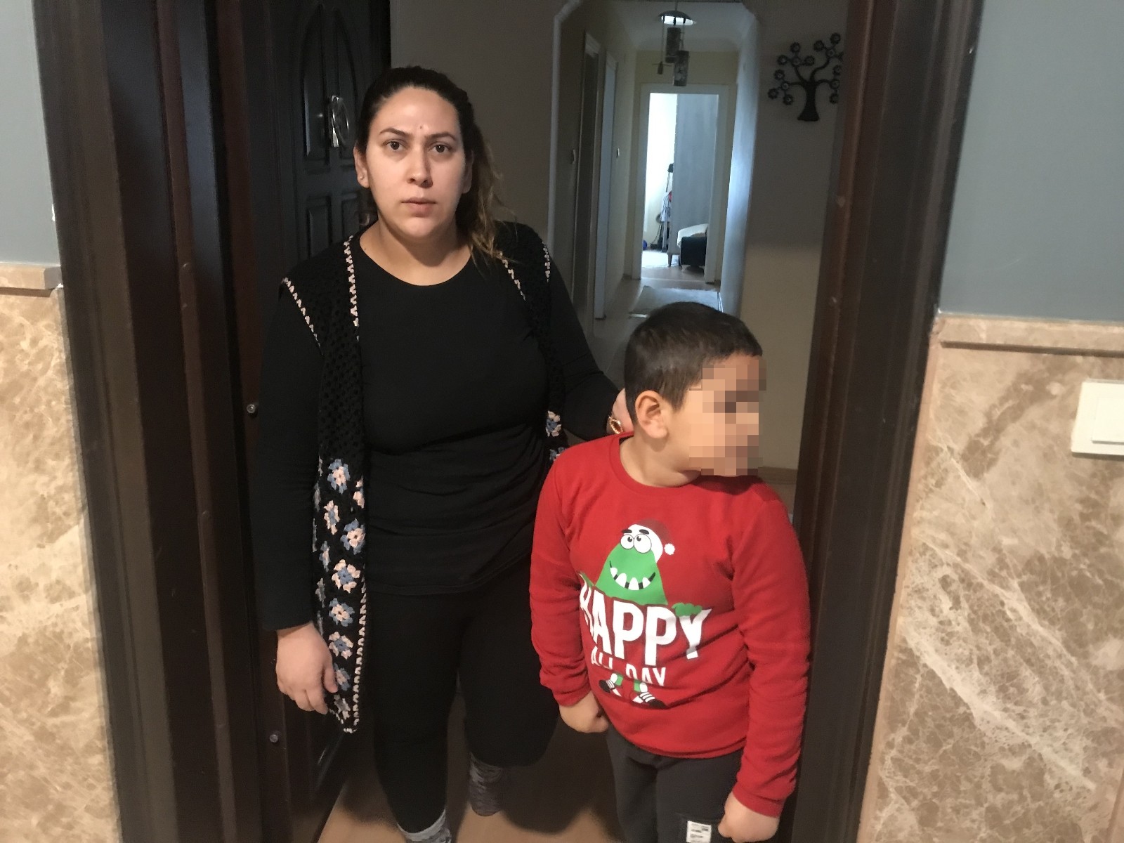 Çocuğuyla kavga eden komşusunun oğlunu dövdü: O anlar güvenlik kamerasında
