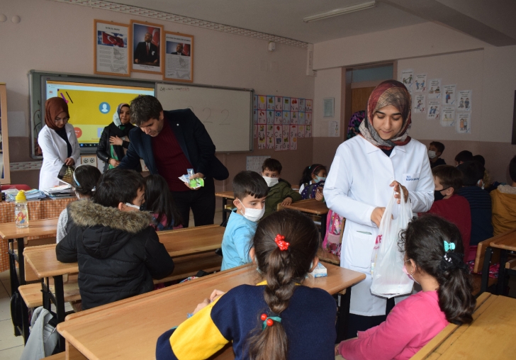 Çocuklara Diş Sağlığı Anlatıldı