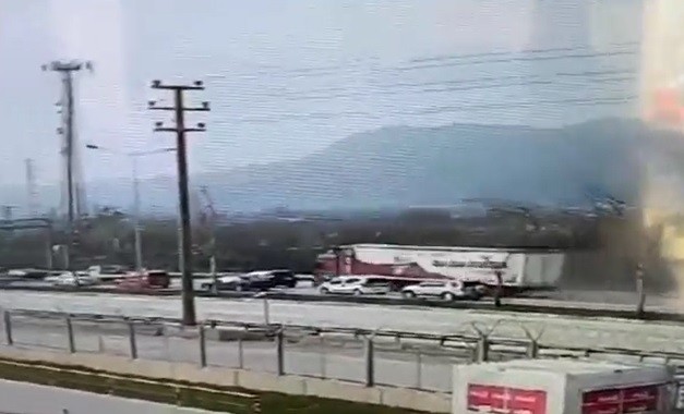 Dehşet saçan tır şoförü yara almadan kurtuldu, kazadan sonra gözaltına alındı
