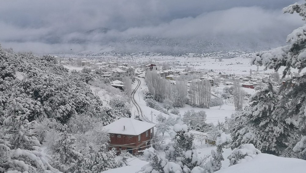 Denizli´de kar kalınlığı 15 santimetreye yükseldi
