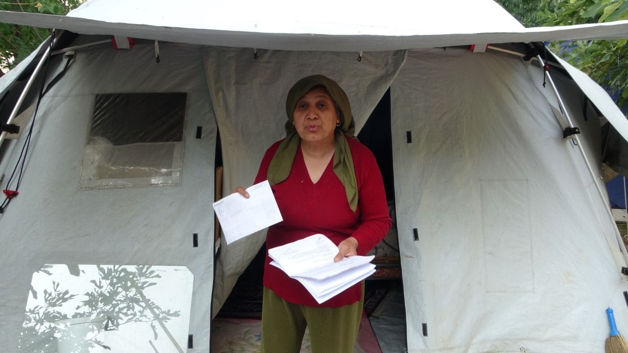 Depremzede Kadın Dolandırıldı... Çadırda Yaşıyor!