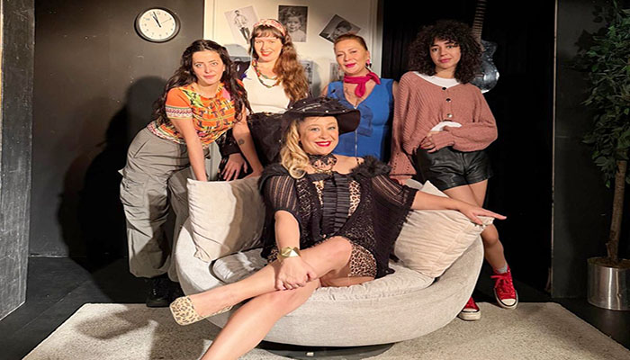 Derya Şen'in Şen Kızları Tiyatroda