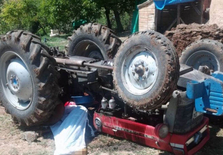 Devrilen Traktörün Sürücüsü Öldü