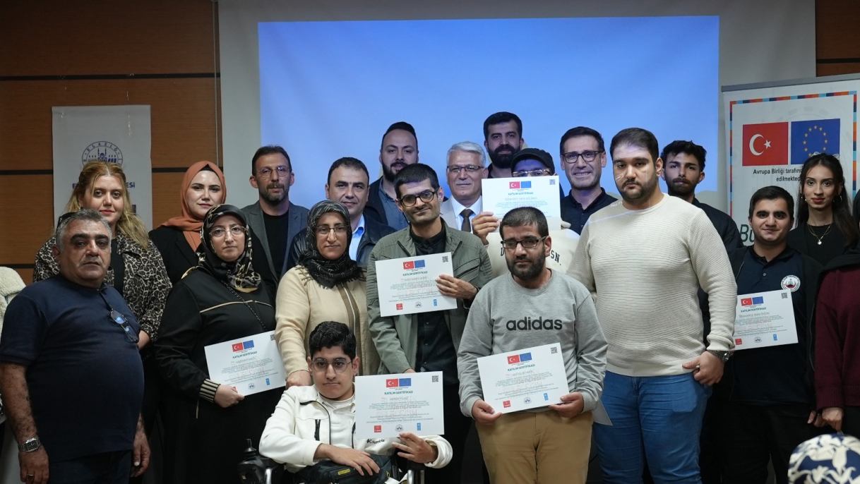 Dijital Gençlik Merkezi’nde Sertifika Heyecanı