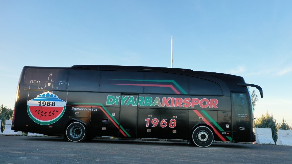 Diyarbakırspor´a Ali Gaffar Okkan resimli yeni otobüs
