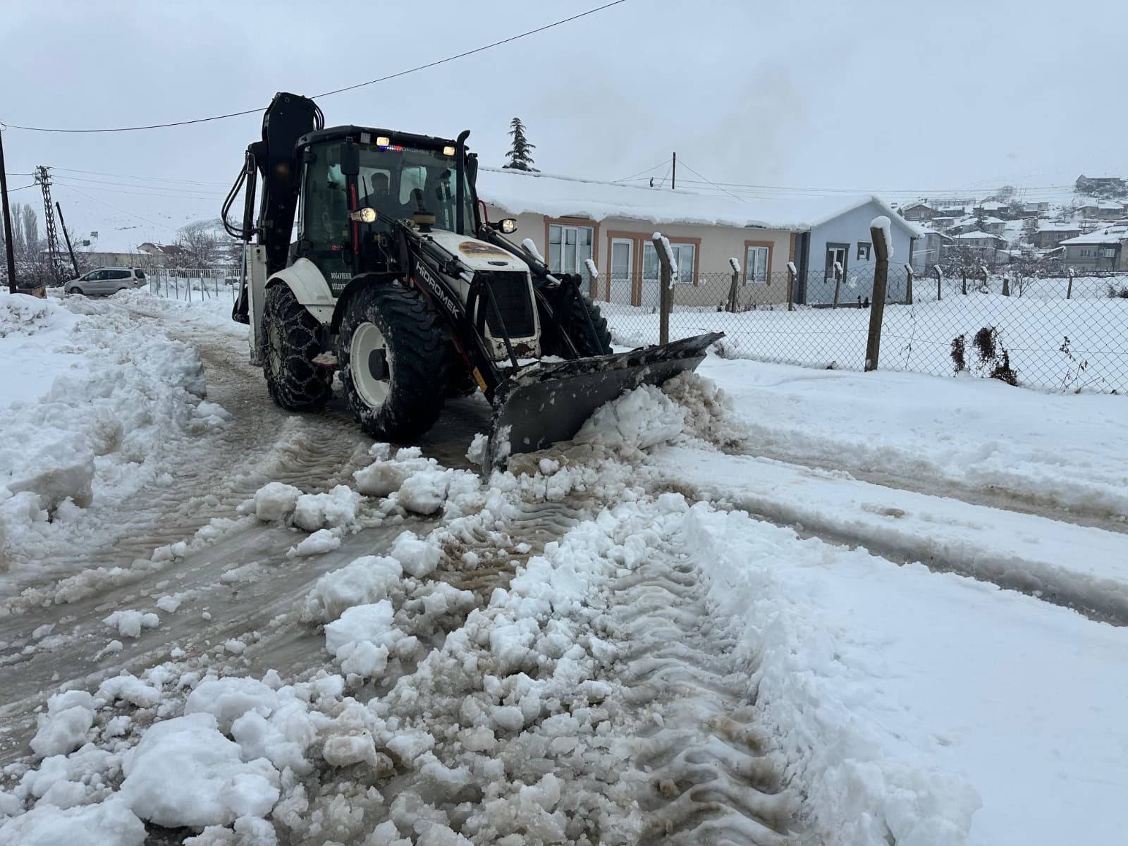DOĞANŞEHİR’DE KAR SEFERBERLİĞİ: BELEDİYE EKİPLERİ 7/24 SAHADA