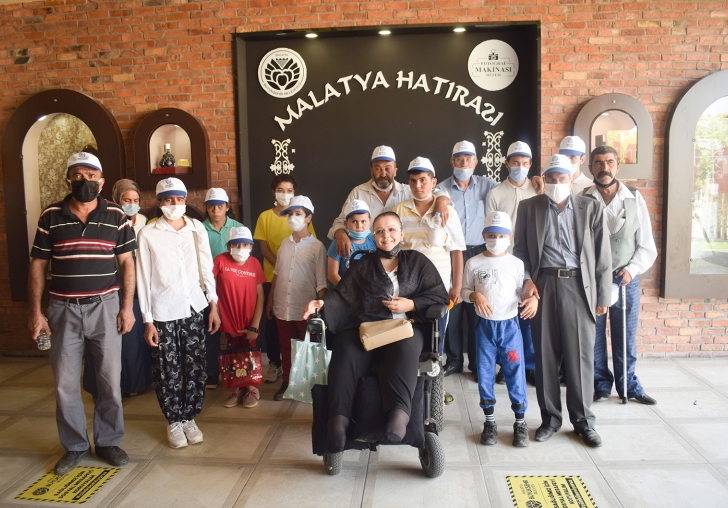 DOĞANYALA UZANAN SEVGİ ELİ