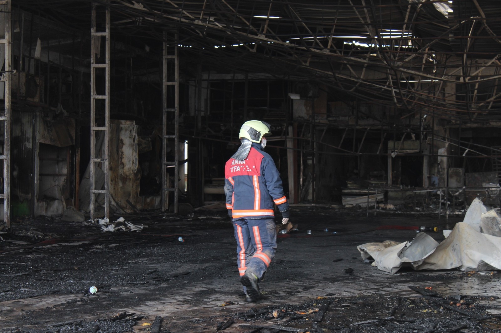 Dükkanları yanan Kasaplar Çarşısı esnafı yaşadıklarını anlattı
