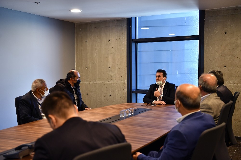 Dündar muhtarları dinliyor
