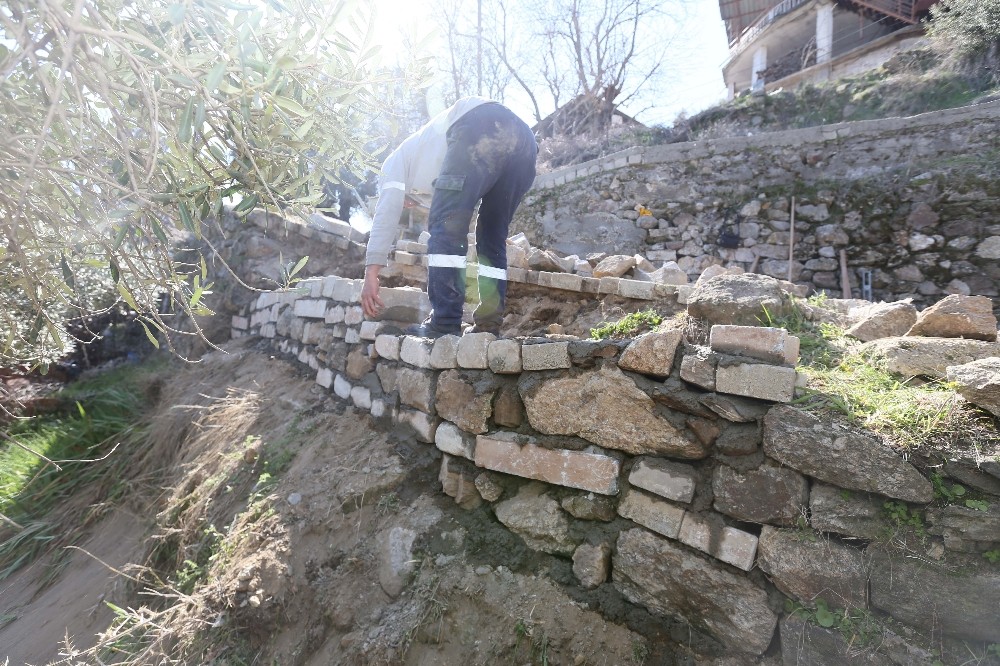 Efeler Belediyesi, istinat duvarını yeniledi
